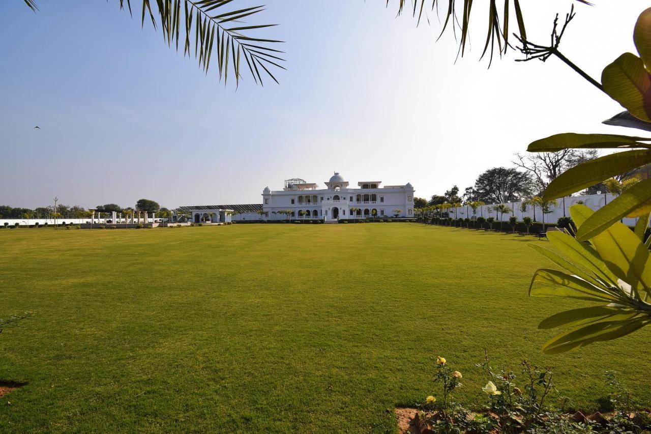 ยูเมด ฟาร์ม รีสอร์ต- อะเลกาซี วินเทจ สเตย์ อิน ชัยปุระ Hotel ภายนอก รูปภาพ