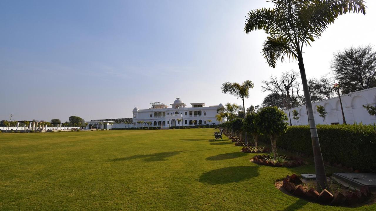 ยูเมด ฟาร์ม รีสอร์ต- อะเลกาซี วินเทจ สเตย์ อิน ชัยปุระ Hotel ภายนอก รูปภาพ